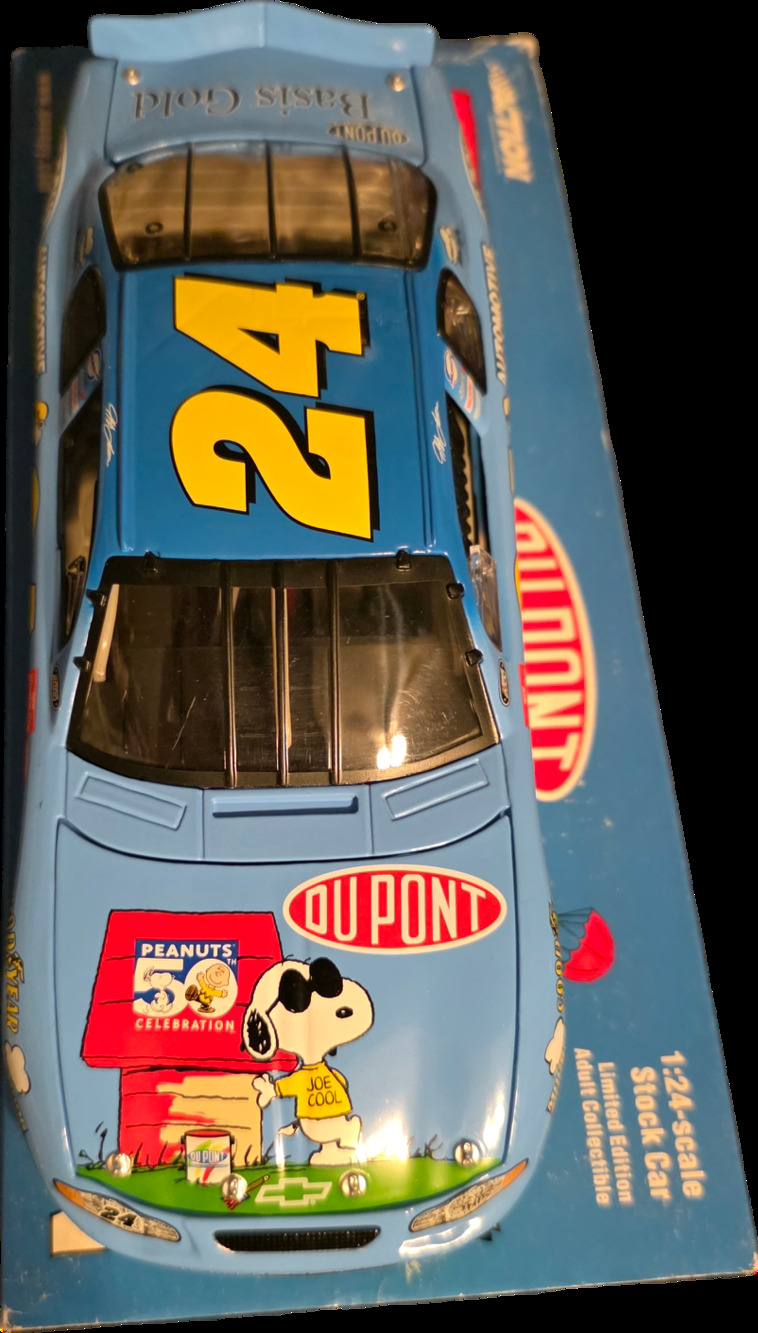 Jeff Gordon 24 DuPont Peanuts Snoopy 2000 Monte Carlo Action 1:24 Diecast Nascar